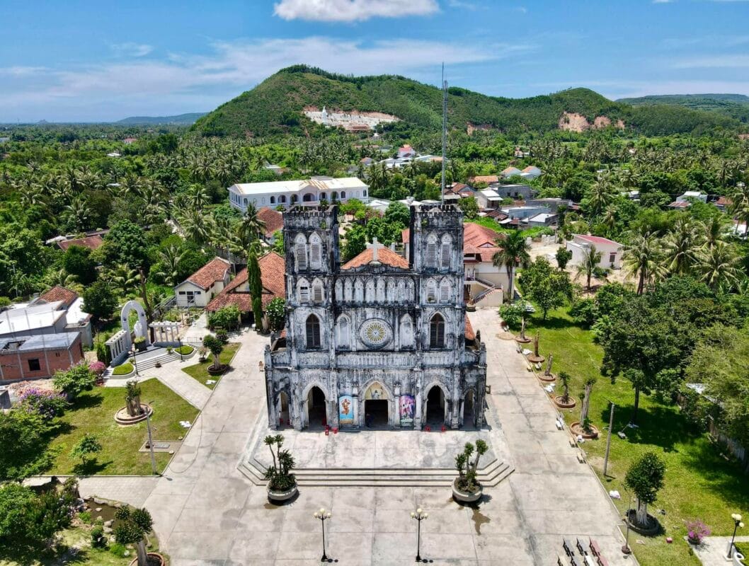Nhà thờ mằng lăng Phú Yên
