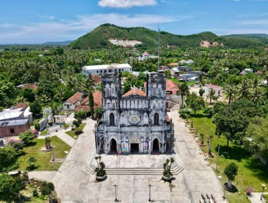 nhà thờ mằng lăng