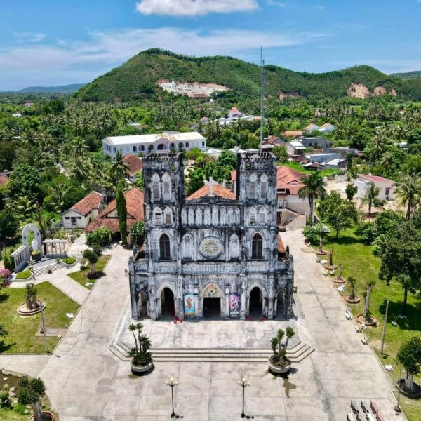 nhà thờ mằng lăng